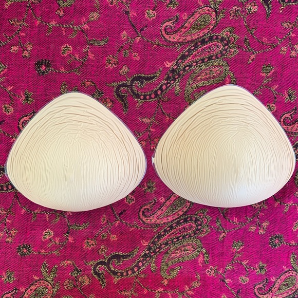 Amoena Accessories - AMOENA NATURAL XTRA LIGHT BREAST FORMS